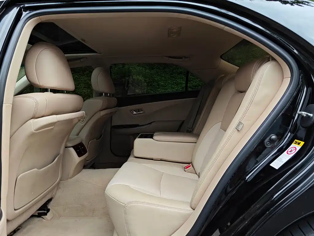 Toyota Crown — миниатюра 14