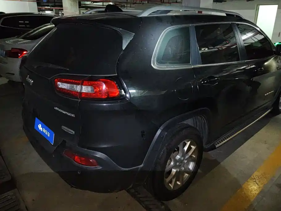 Jeep Cherokee — миниатюра 3