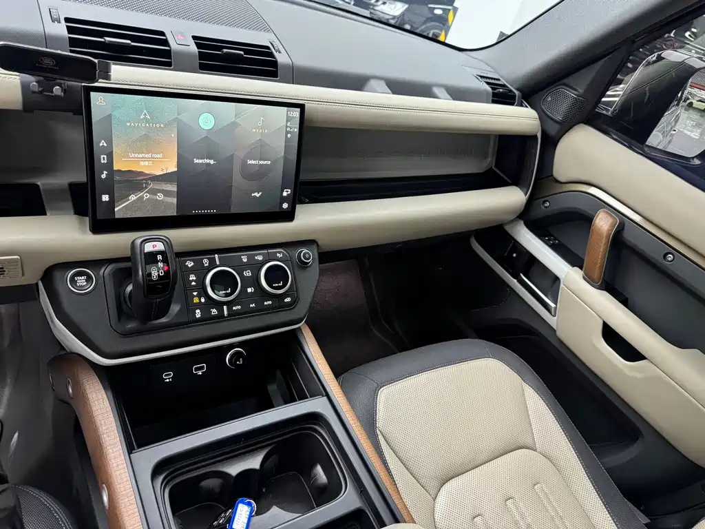 Land Rover Defender — миниатюра 6