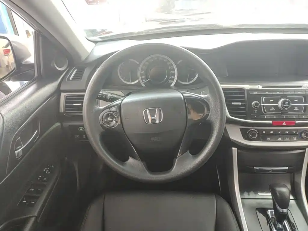 Honda Accord — миниатюра 11