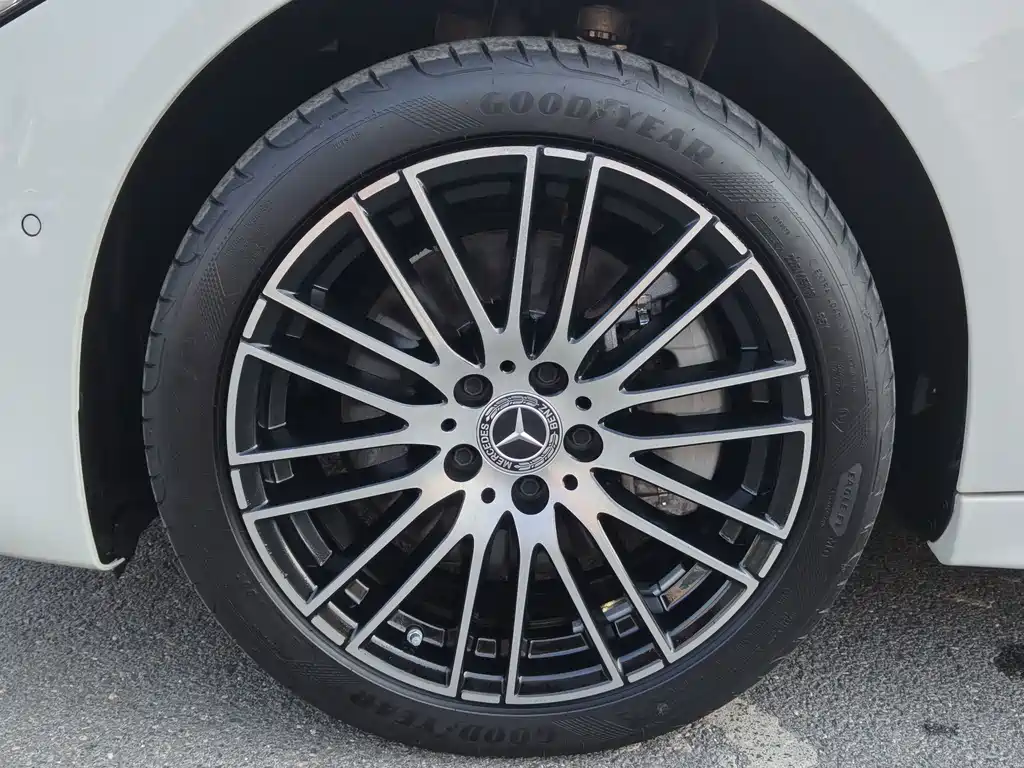 Mercedes-Benz C-Class — миниатюра 11