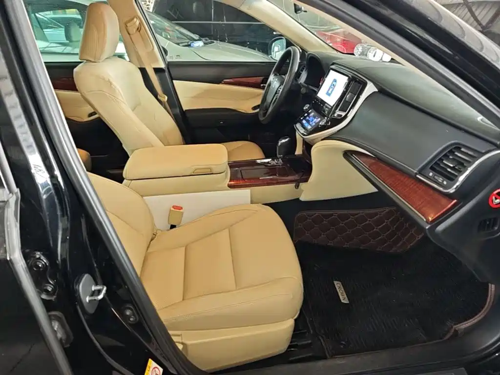 Toyota Crown — миниатюра 25