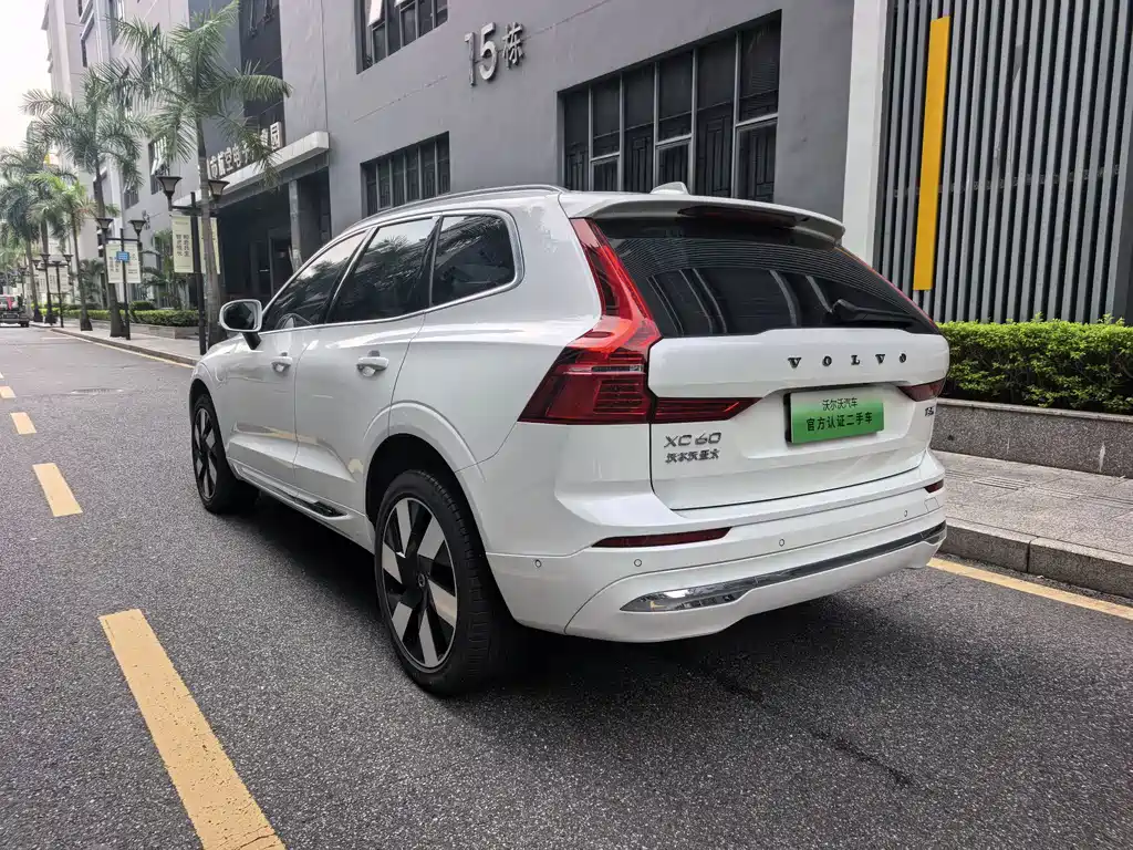 Volvo XC60 PHEV — миниатюра 14