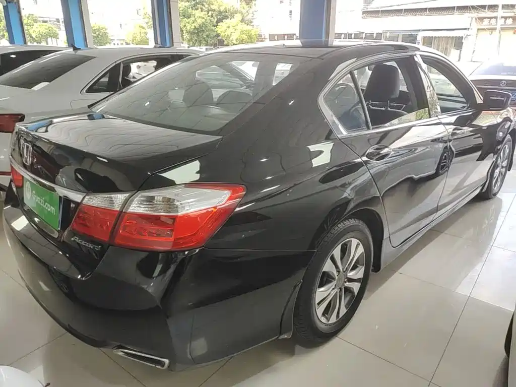 Honda Accord — миниатюра 7