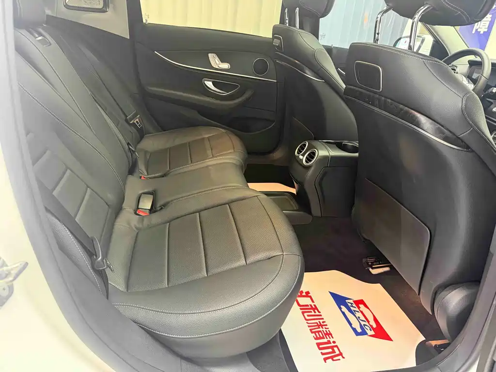 Mercedes-Benz E-Class — миниатюра 11