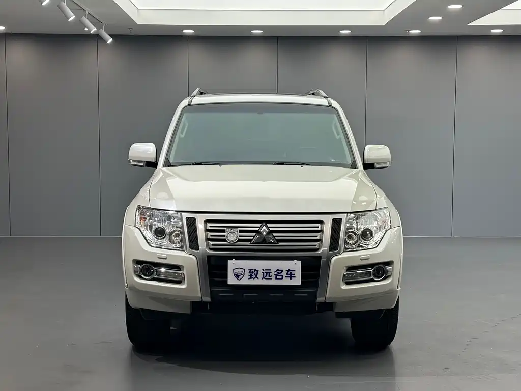 Mitsubishi Pajero (Import) — миниатюра 2