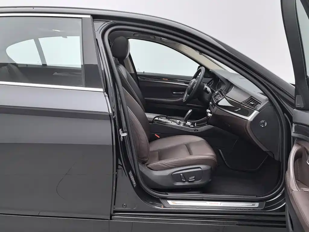 BMW 5 Series — миниатюра 23