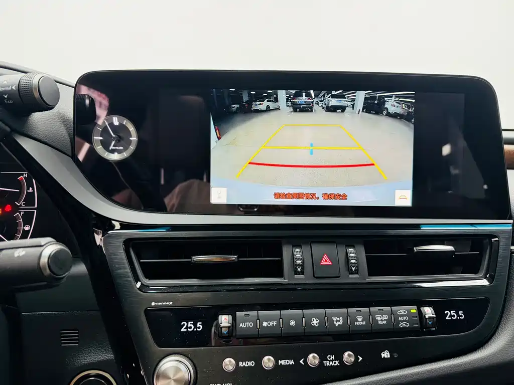 Lexus ES — миниатюра 17