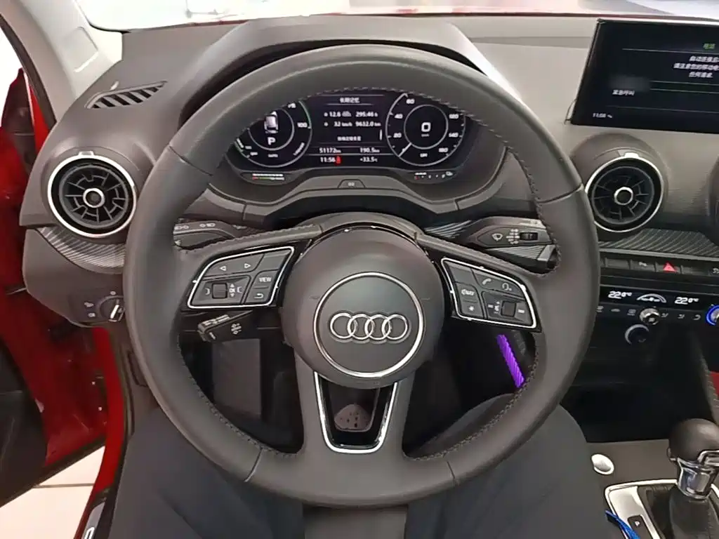 Audi Q2L e-tron — миниатюра 11