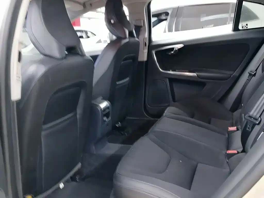 Volvo S60 — миниатюра 7