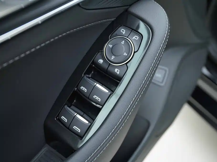 Cadillac CT5 — миниатюра 10