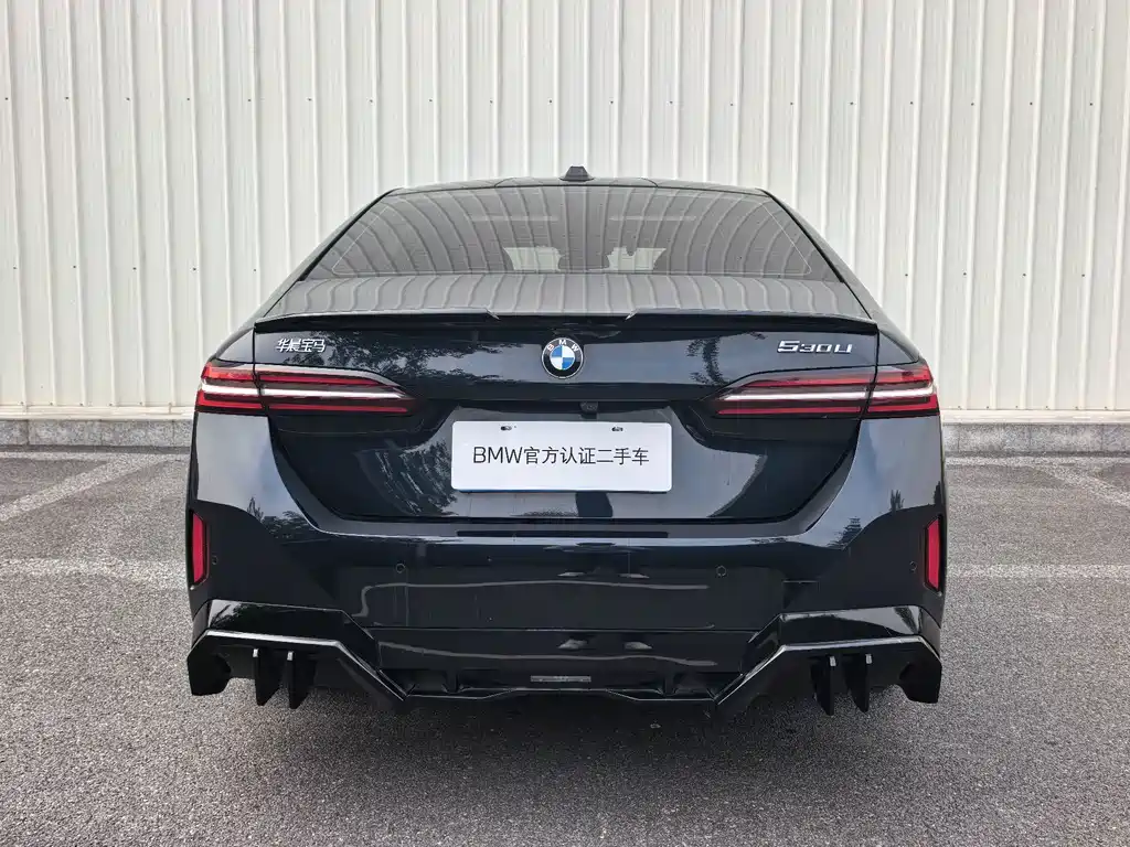 BMW 5 Series — миниатюра 9