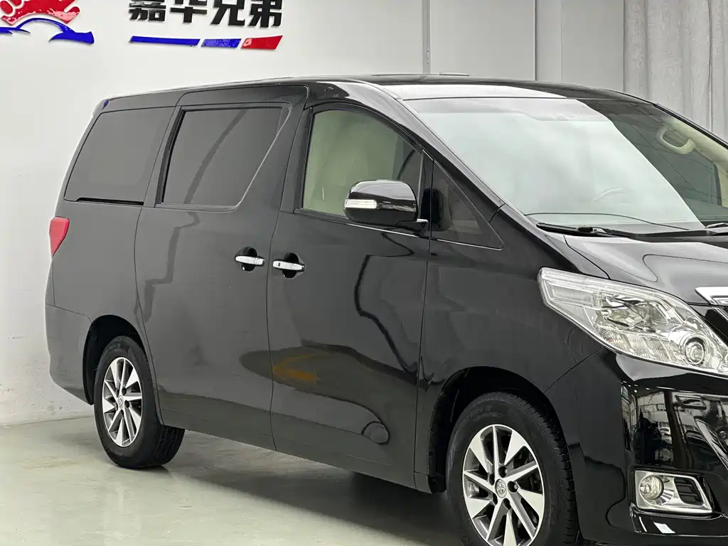 Toyota Alphard — миниатюра 6