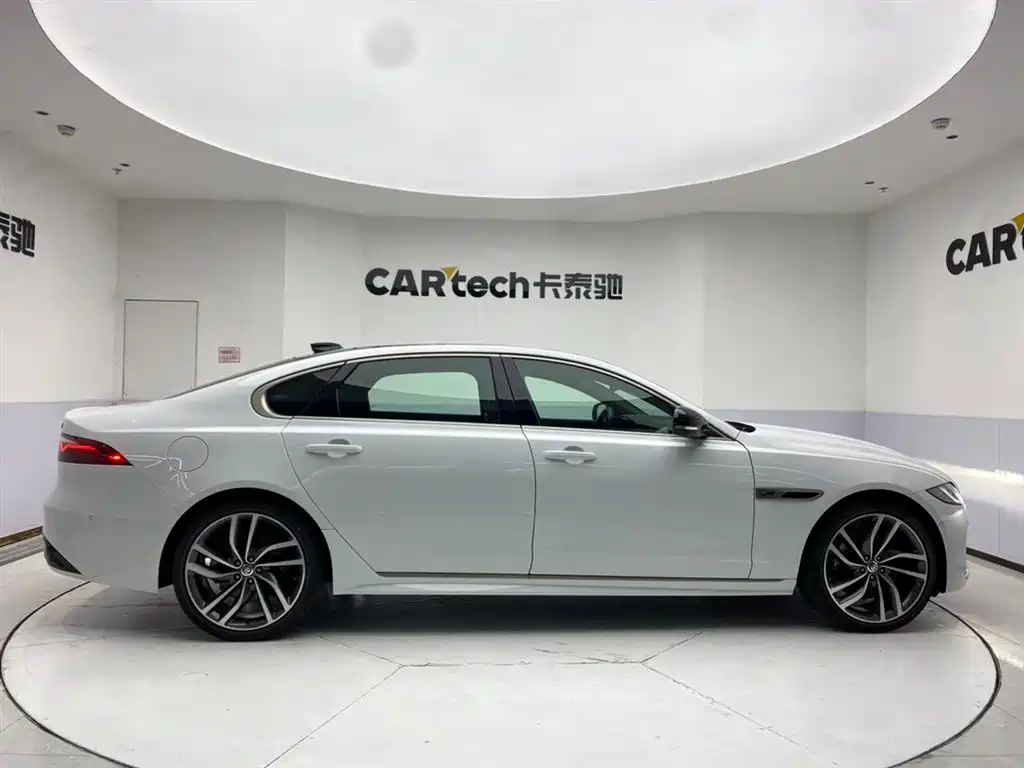 Jaguar XFL 2024 2.0T P300 Flagship Sport