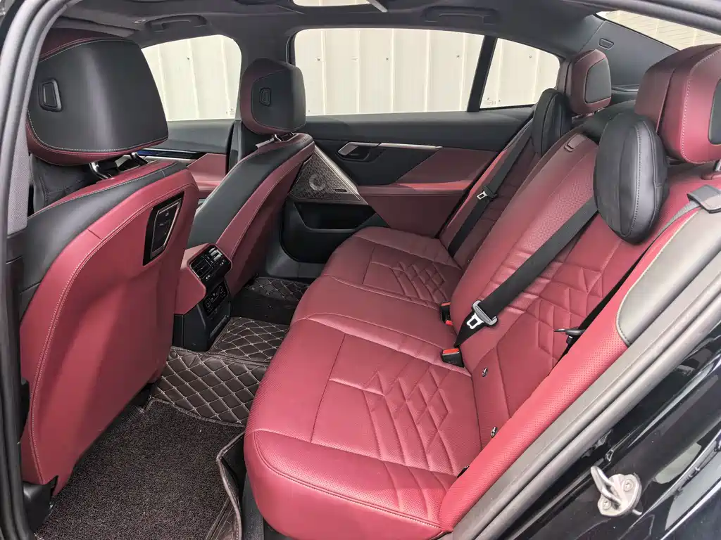 BMW 5 Series — миниатюра 6