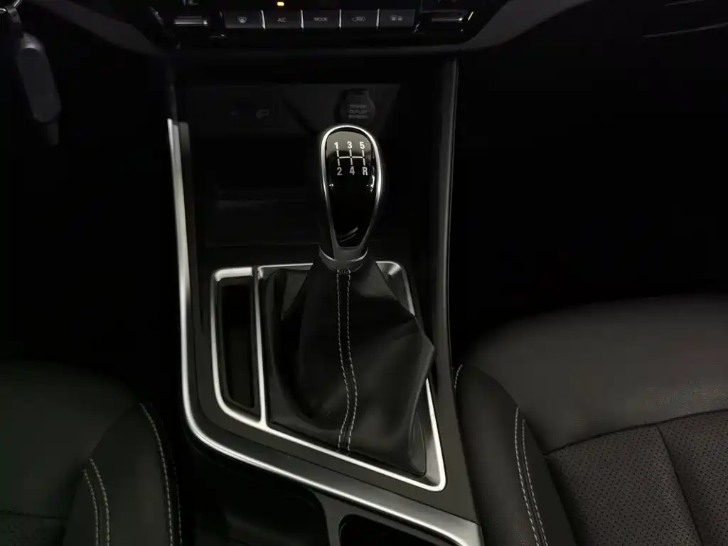 Geely Vision X3 — миниатюра 13