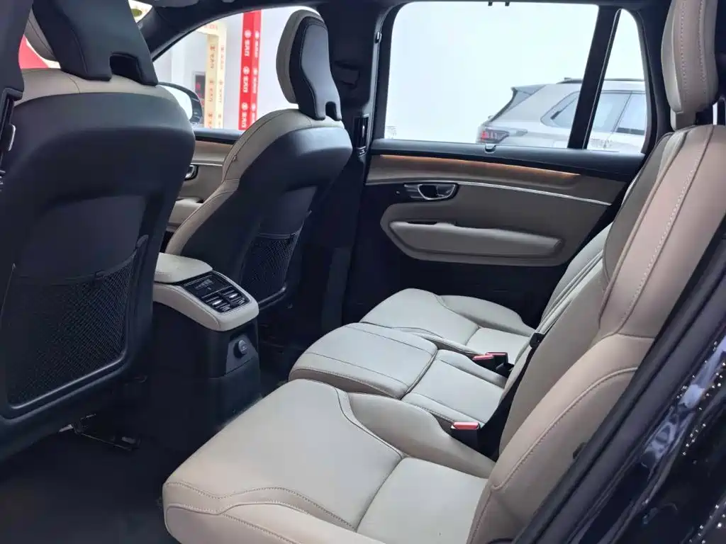 Volvo XC90 PHEV — миниатюра 9