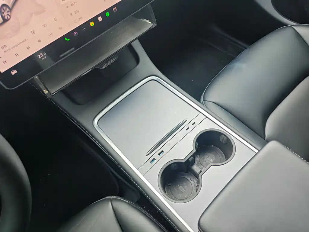 Tesla Model Y — миниатюра 25