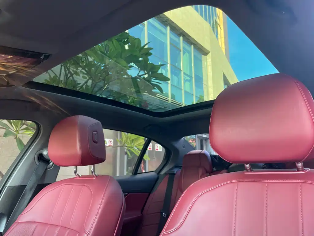 BMW 5 Series — миниатюра 11