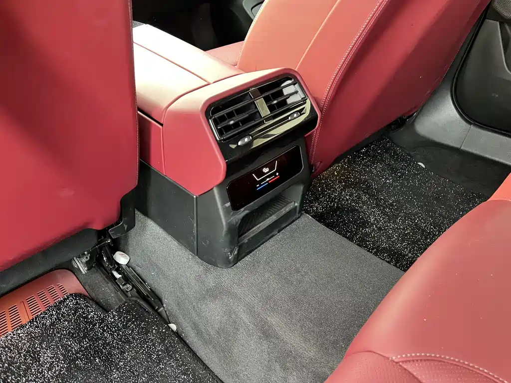BMW 5 Series — миниатюра 13