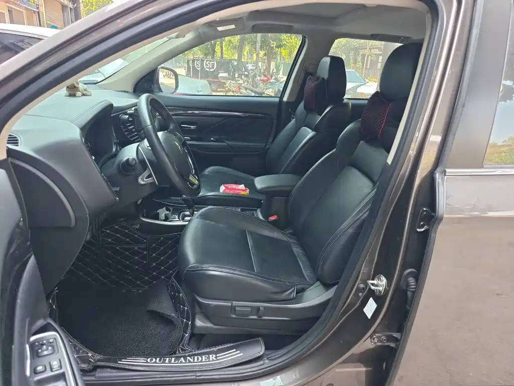 Mitsubishi Outlander — миниатюра 11