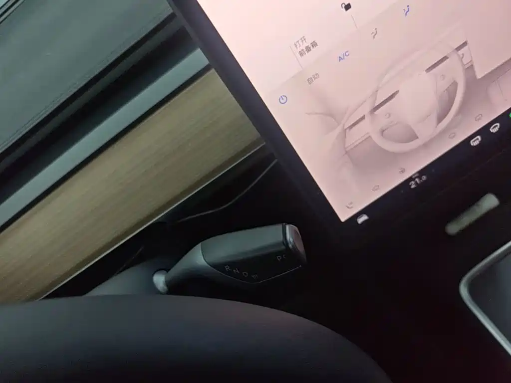 Tesla Model 3 — миниатюра 14