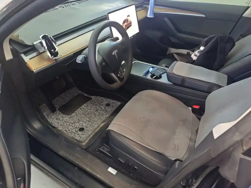 Tesla Model 3 — миниатюра 15