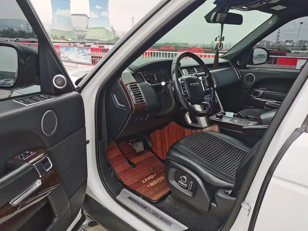 Land Rover Range Rover — миниатюра 7