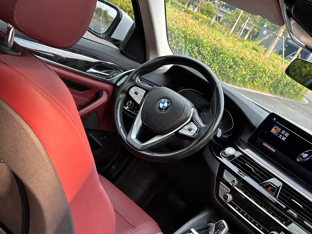BMW 5 Series — миниатюра 12