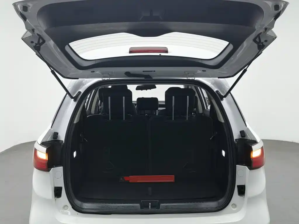 BYD MAX — миниатюра 16