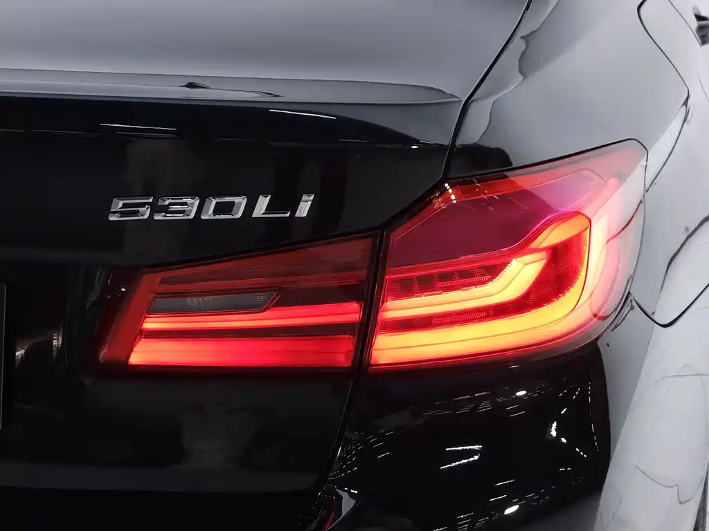 BMW 5 Series — миниатюра 24