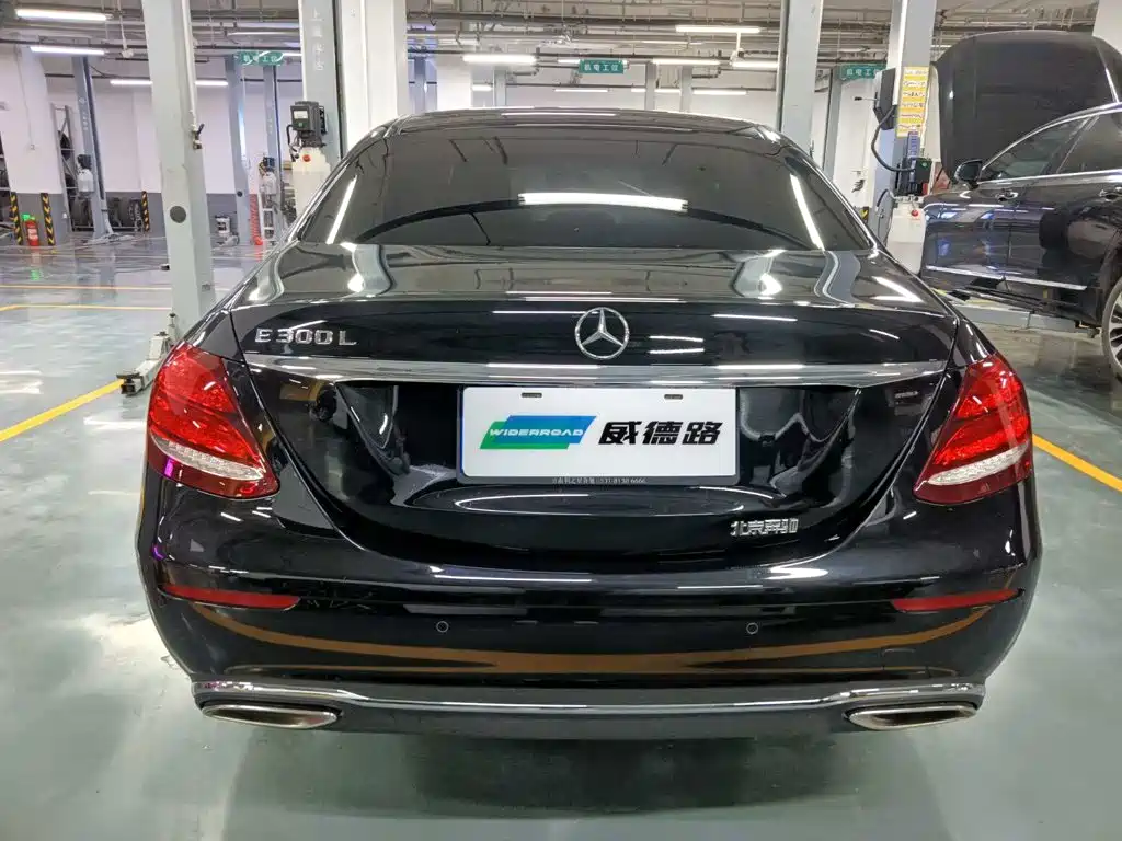 Mercedes-Benz E-Class — миниатюра 11