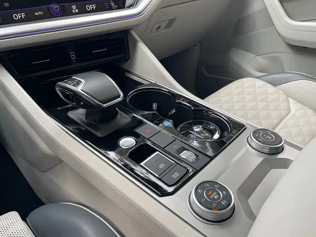 Volkswagen Touareg — миниатюра 12