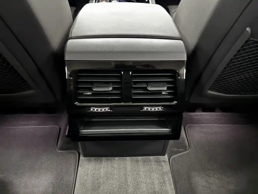 Volkswagen Touareg — миниатюра 20
