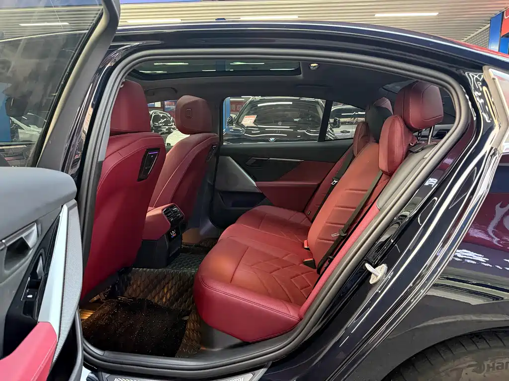 BMW 5 Series — миниатюра 8