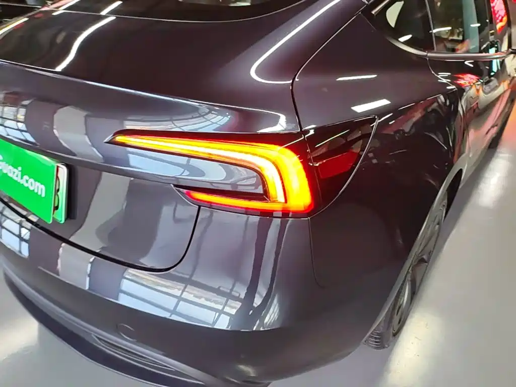 Tesla Model 3 — миниатюра 8