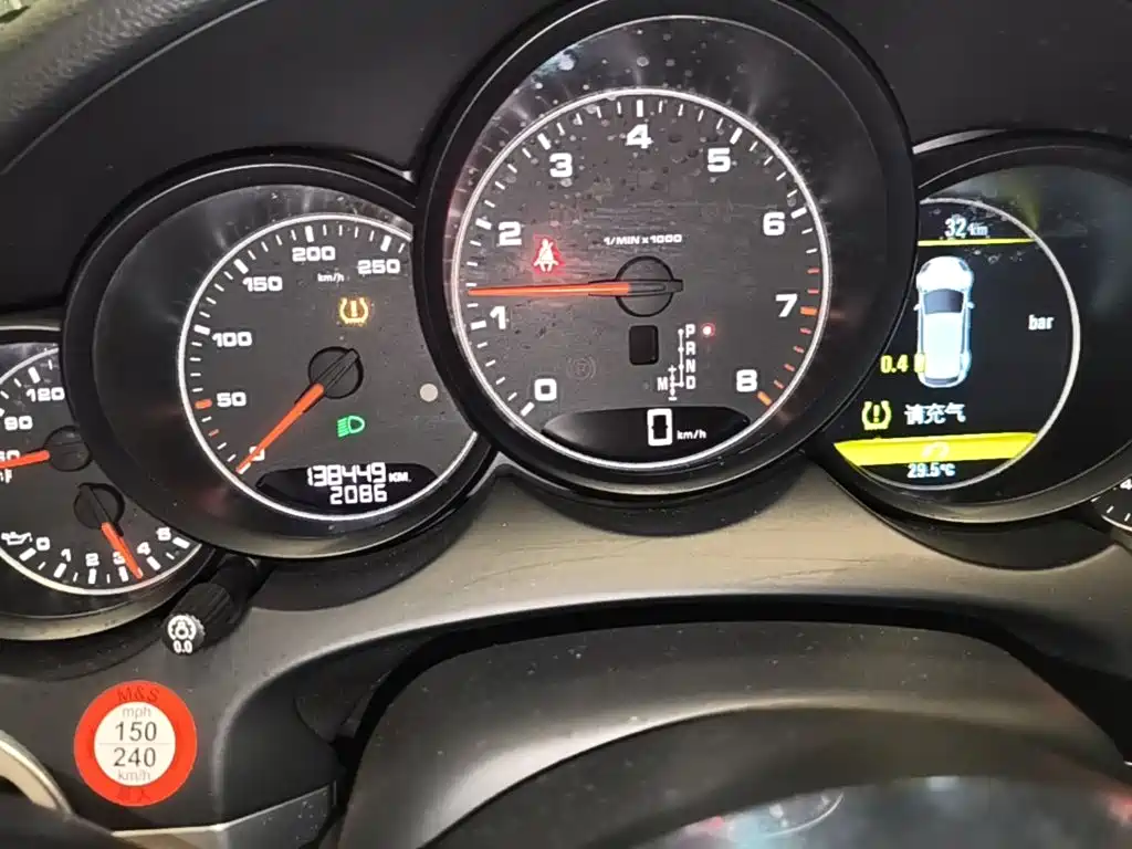 Porsche Cayenne — миниатюра 12