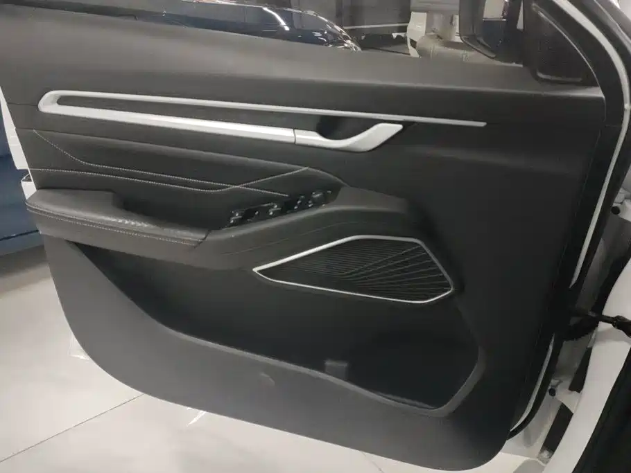Geely Emgrand — миниатюра 7