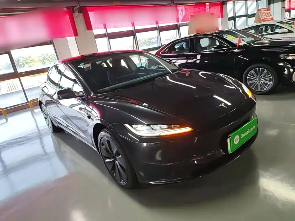 Tesla Model 3 — миниатюра 4