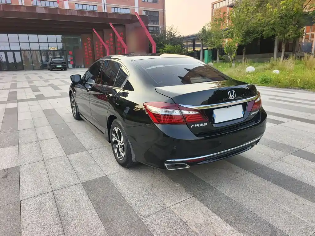 Honda Accord — миниатюра 9