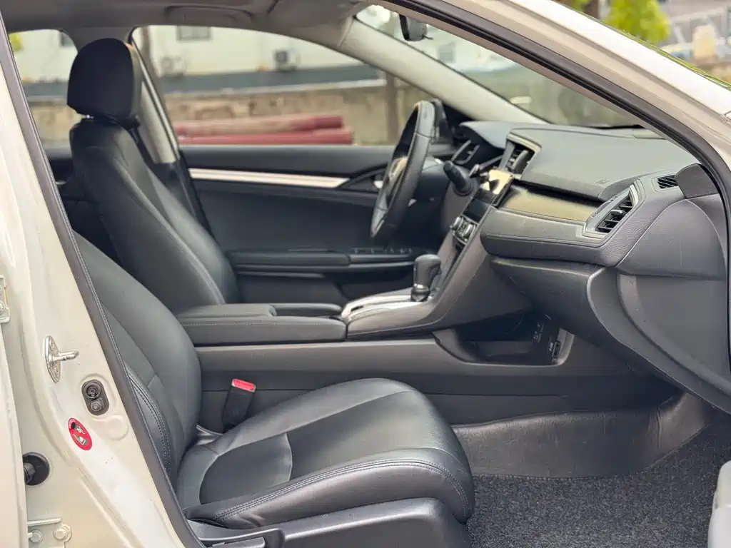 Honda Civic 2016 220TURBO CVT Luxury