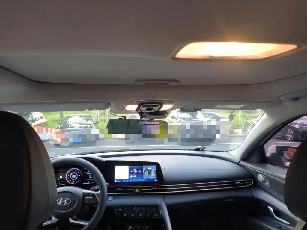 Hyundai Elantra — миниатюра 9