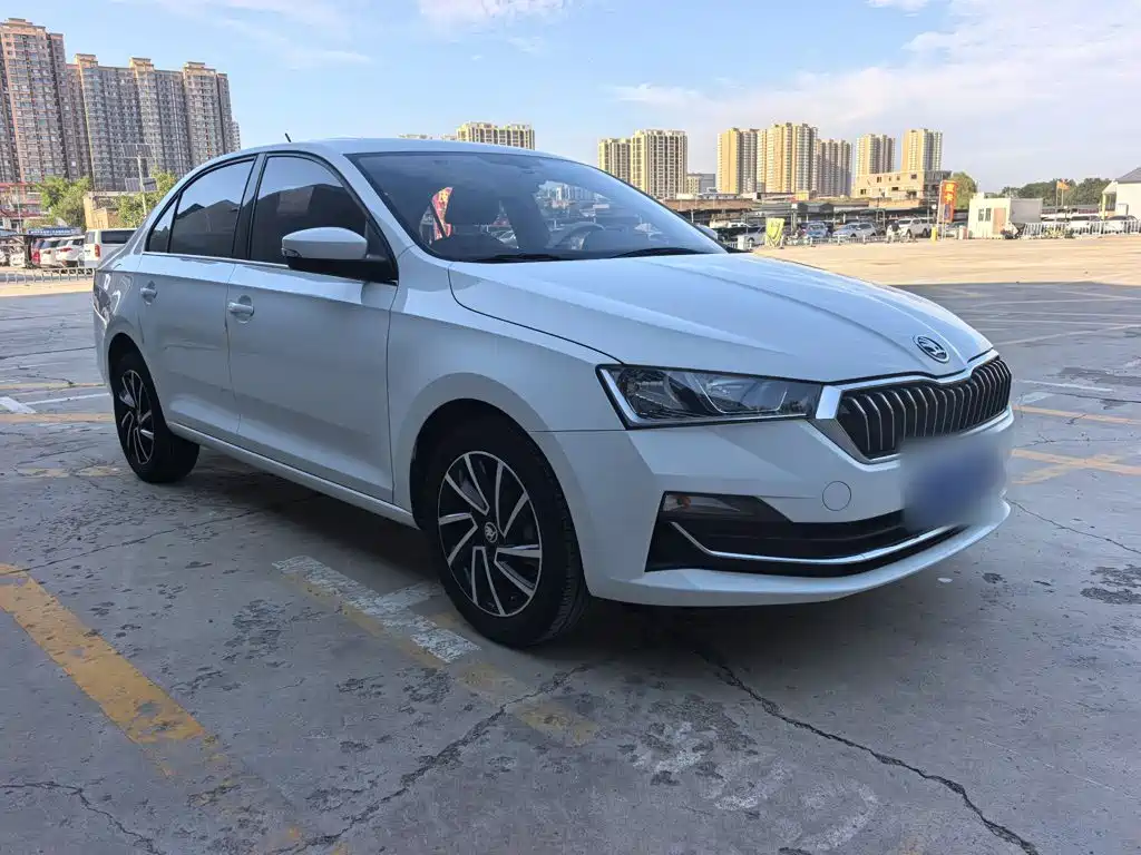 Skoda Rapid — миниатюра 4