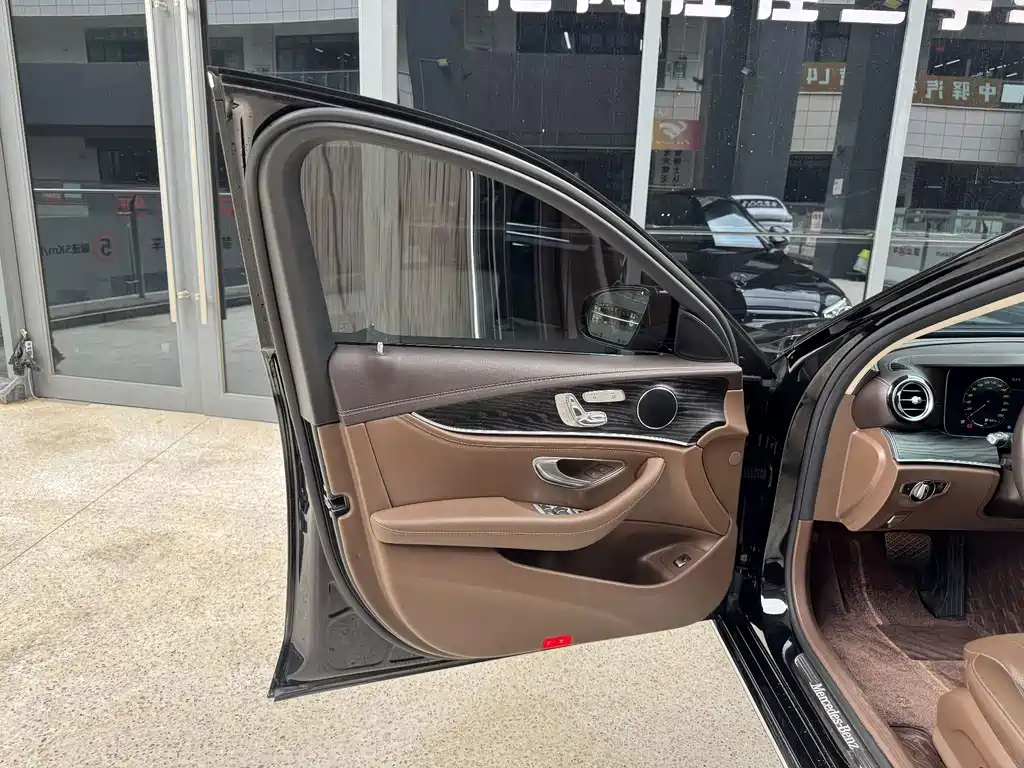 Mercedes-Benz E-Class — миниатюра 16