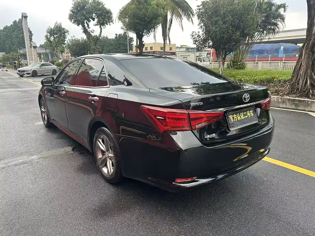 Toyota Crown — миниатюра 6