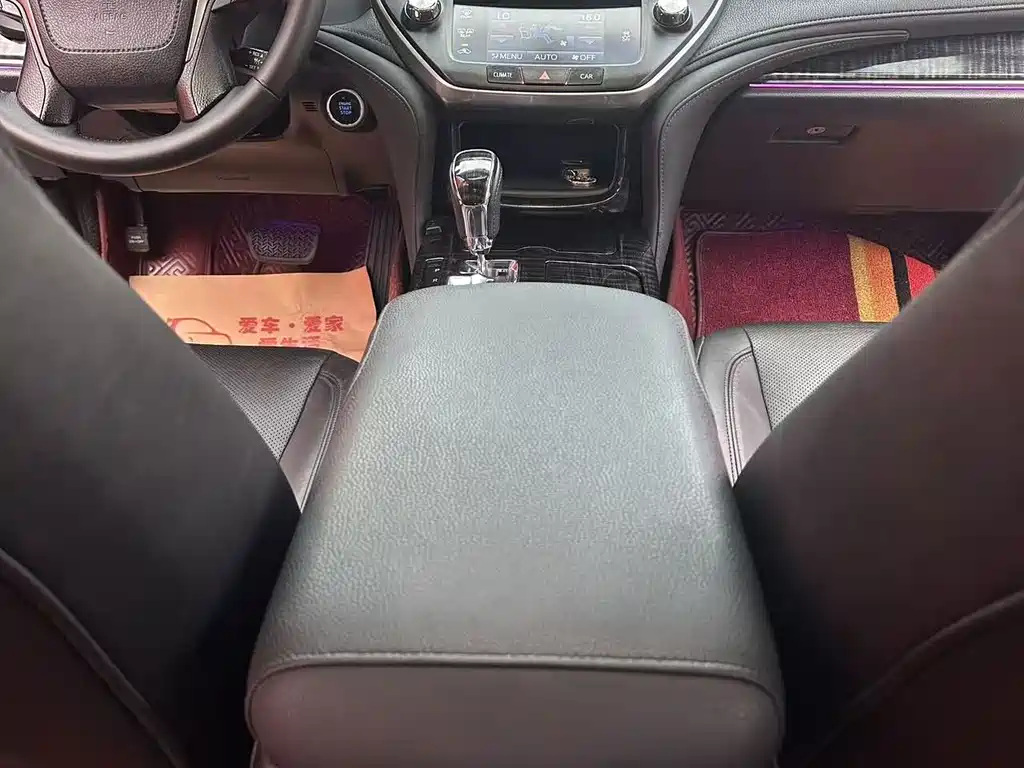 Toyota Crown — миниатюра 13