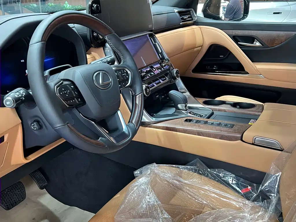 Lexus LX 2025 700h