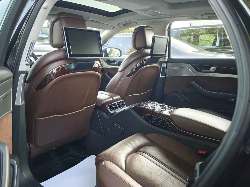 Audi A8 — миниатюра 7
