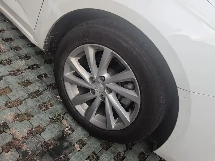 Buick Verano — миниатюра 6