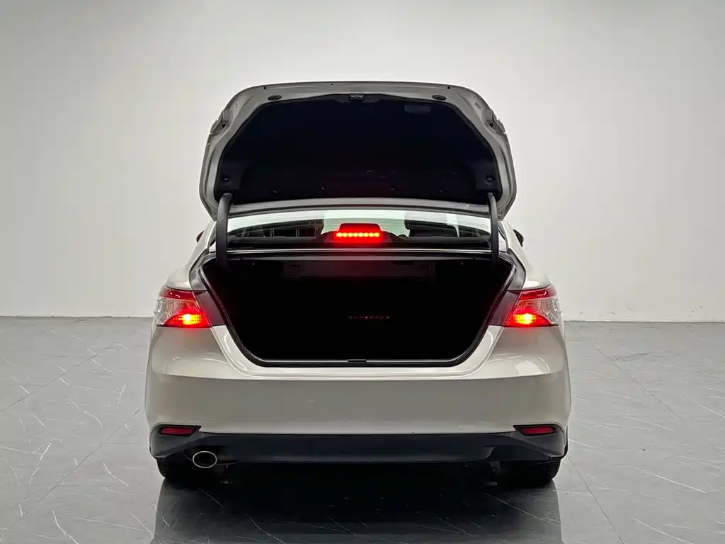 Toyota Camry — миниатюра 9